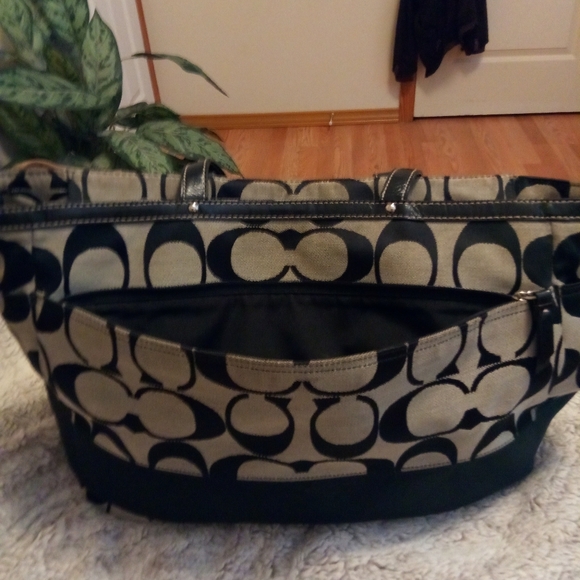 Coach hand bag - Picture 3 of 5